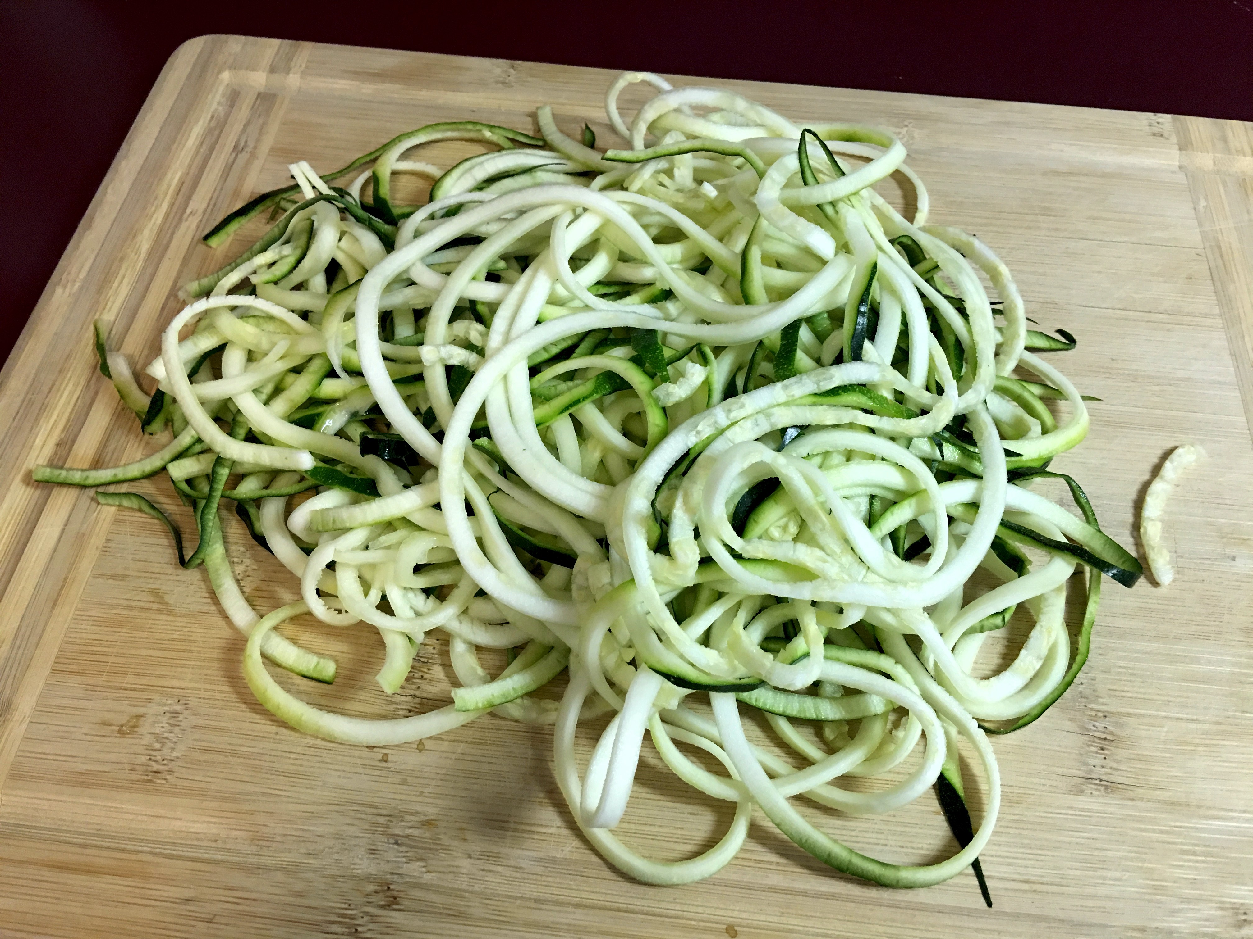 raw zucchini noodles - zucchini noodle recipe - zoodle recipe - low carb noodle recipe - low carb spaghetti recipe